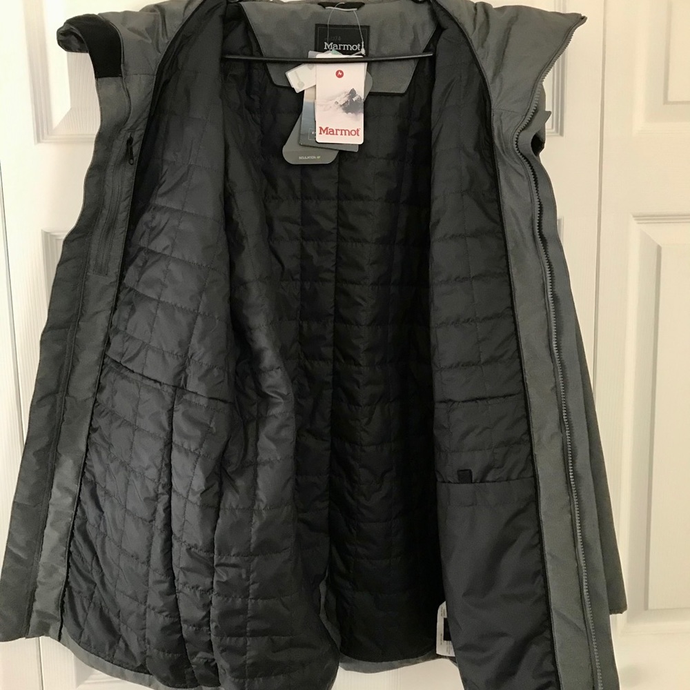 BRAND NEW MARMOT DARK GREY MEDIUM PARKA